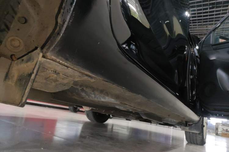 Used Toyota YARiS L Zhi Xiang 2017 1.5E CVT Dynamic Edition Right Side Sill
