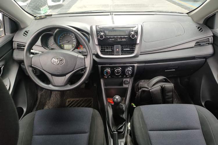 Used Toyota YARiS L Zhi Xiang 2017 1.3E Manual Charm Edition Center Console