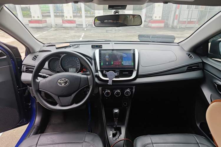 Used Toyota YARiS L Zhi Xiang 2017 1.5E CVT Dynamic Edition Center Console