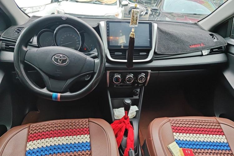 Used Toyota YARiS L Zhi Xiang 2017 1.5E CVT Dynamic Edition Center Console