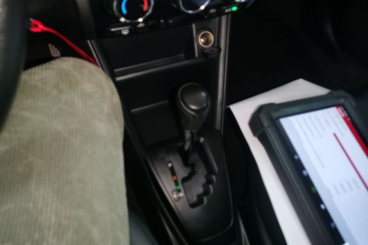 Used Toyota YARiS L Zhi Xiang 2017 1.3E CVT Charming Edition Gear Lever