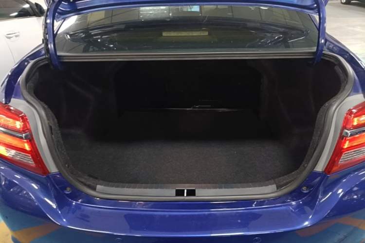 Used Toyota YARiS L Zhi Xiang 2017 1.5G CVT Xuan Dong Skyroof Edition Trunk