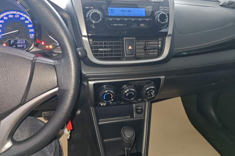 Used Toyota YARiS L Zhi Xiang 2017 1.5G CVT Xuan Dong Skyroof Edition Audio And AC Panel