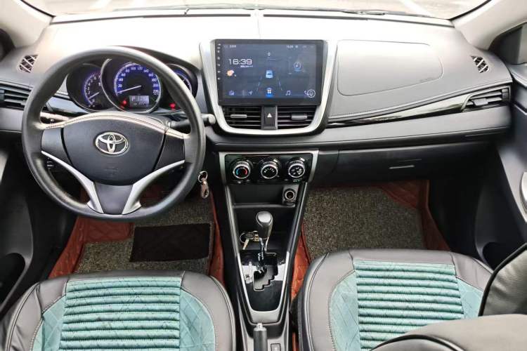Used Toyota YARiS L Zhi Xiang 2017 1.5G CVT Xuan Dong Skyroof Edition Center Console