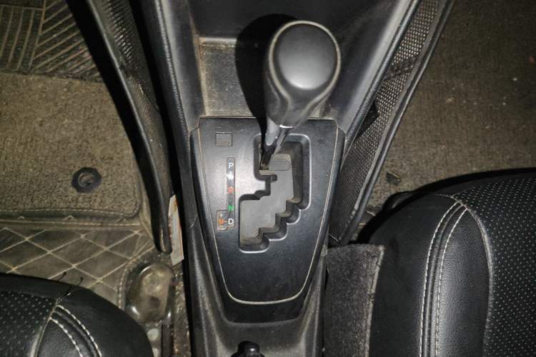 Used Toyota YARiS L Zhi Xiang 2017 1.5E CVT Dynamic Edition Gear Lever