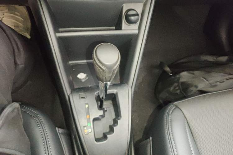 Used Toyota YARiS L Zhi Xiang 2017 1.5E CVT Dynamic Edition Gear Lever