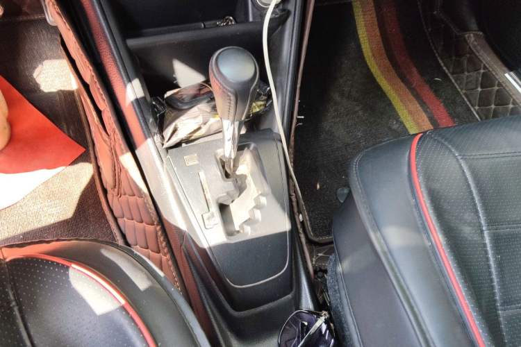 Used Toyota YARiS L Zhi Xiang 2017 1.5E CVT Dynamic Edition Gear Lever