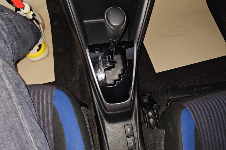 Used Toyota YARiS L Zhi Xiang 2017 1.5G CVT Xuan Dong Skyroof Edition Gear Lever