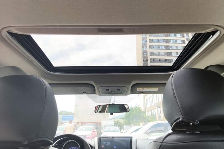 Used Toyota YARiS L Zhi Xiang 2017 1.5G CVT Xuan Dong Skyroof Edition Headliner