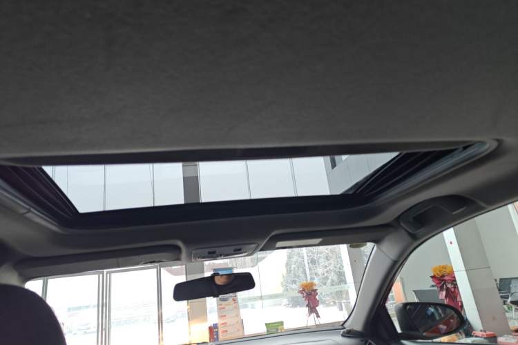 Used Toyota YARiS L Zhi Xiang 2017 1.5G CVT Xuan Dong Skyroof Edition Headliner