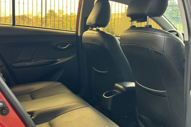 Used Toyota YARiS L Zhi Xiang 2017 1.5G CVT Xuan Dong Skyroof Edition Interior 12