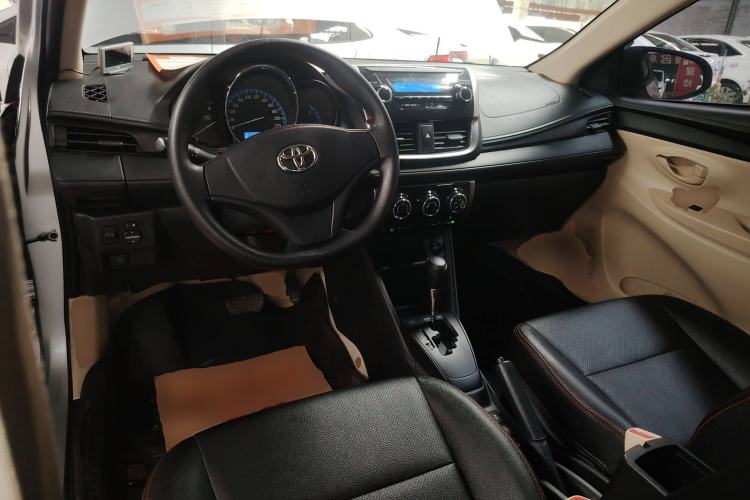 Used Toyota YARiS L Zhi Xiang 2017 1.5E CVT Dynamic Edition Center Console