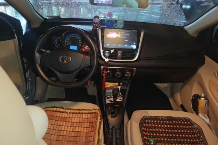 Used Toyota YARiS L Zhi Xiang 2017 1.5E CVT Dynamic Edition Center Console
