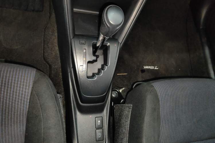Used Toyota YARiS L Zhi Xiang 2017 1.5E CVT Dynamic Edition Gear Lever