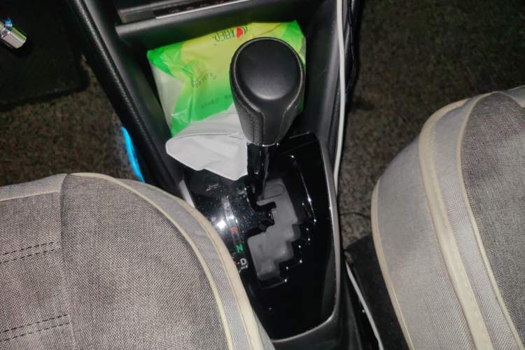 Used Toyota YARiS L Zhi Xiang 2017 1.5G CVT Xuan Dong Skyroof Edition Gear Lever