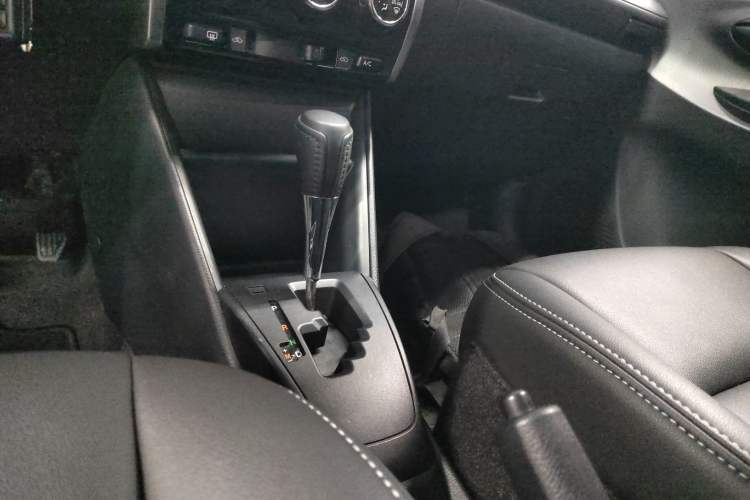 Used Toyota YARiS L Zhi Xiang 2017 1.5E CVT Dynamic Edition Gear Lever