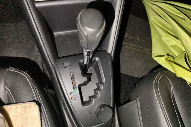 Used Toyota YARiS L Zhi Xiang 2017 1.5E CVT Dynamic Edition Gear Lever