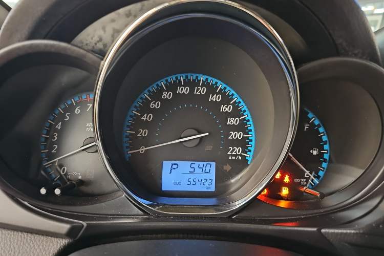 Used Toyota YARiS L Zhi Xiang 2017 1.5E CVT Dynamic Edition Odometer Close Up