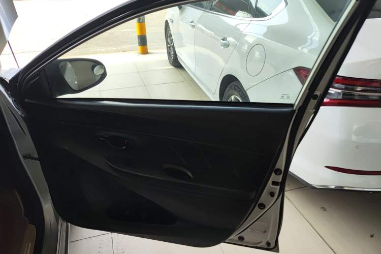 Used Toyota YARiS L Zhi Xiang 2017 1.5E CVT Dynamic Edition Right Front Door Interior