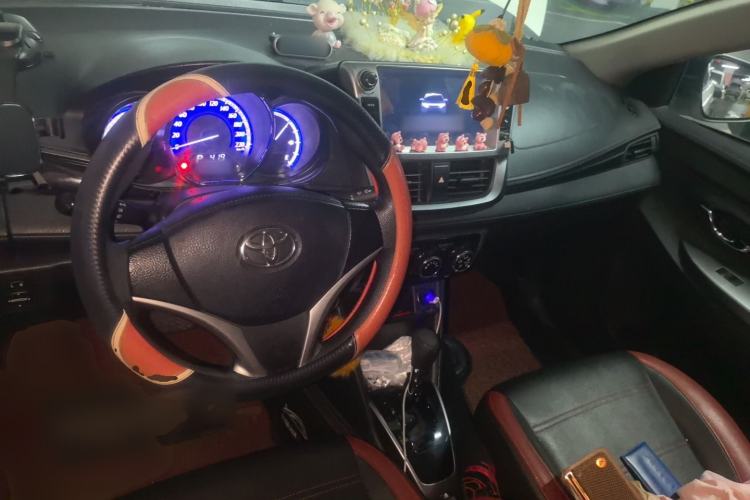 Used Toyota YARiS L Zhi Xiang 2017 1.5G CVT Xuan Dong Skyroof Edition Center Console