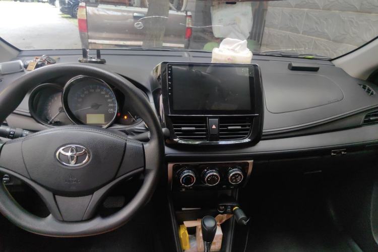 Used Toyota YARiS L Zhi Xiang 2017 1.5E CVT Dynamic Edition Center Console