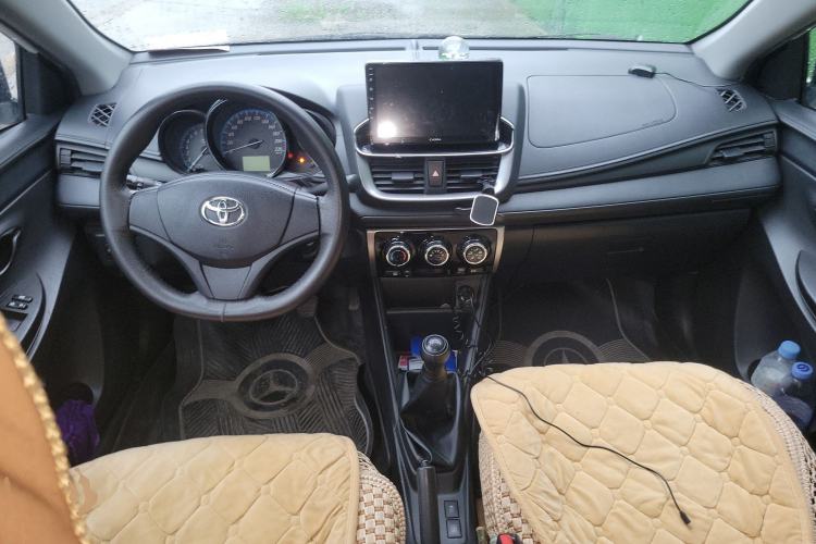 Used Toyota YARiS L Zhi Xiang 2017 1.5E Manual Charm Edition Center Console
