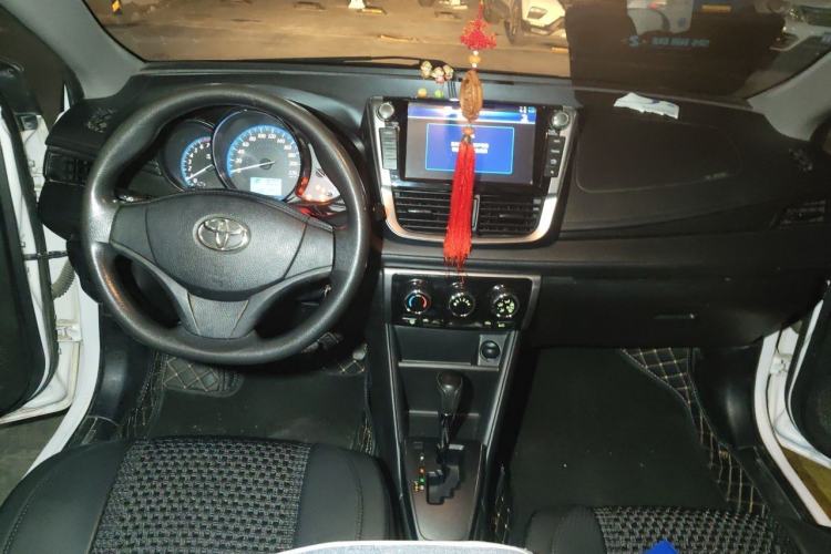 Used Toyota YARiS L Zhi Xiang 2017 1.5E CVT Dynamic Edition Center Console