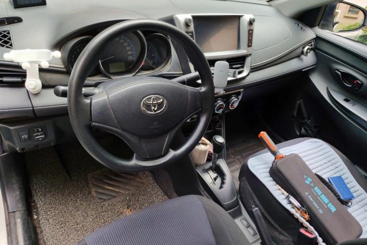 Used Toyota YARiS L Zhi Xiang 2017 1.5E CVT Dynamic Edition Center Console