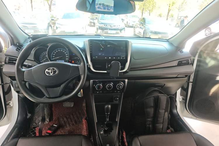 Used Toyota YARiS L Zhi Xiang 2017 1.5E CVT Dynamic Edition Center Console