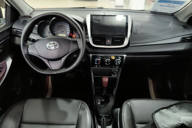 Used Toyota YARiS L Zhi Xiang 2017 1.3E CVT Charming Edition Center Console