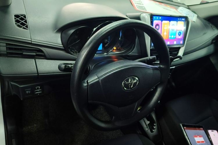 Used Toyota YARiS L Zhi Xiang 2017 1.5E CVT Dynamic Edition Center Console