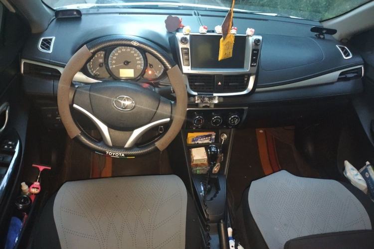 Used Toyota YARiS L Zhi Xiang 2017 1.5E CVT Dynamic Edition Center Console