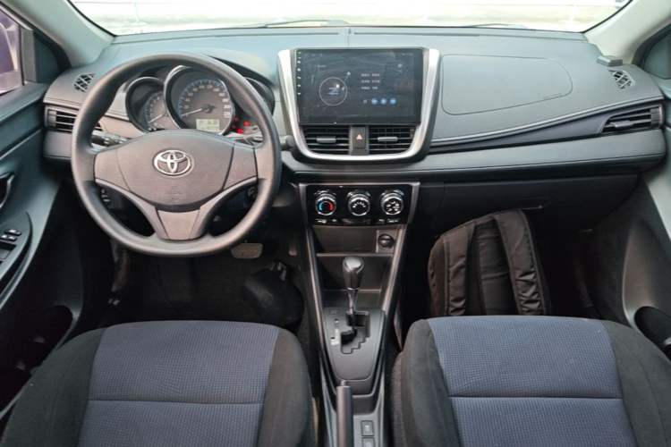 Used Toyota YARiS L Zhi Xiang 2017 1.5E CVT Dynamic Edition Center Console