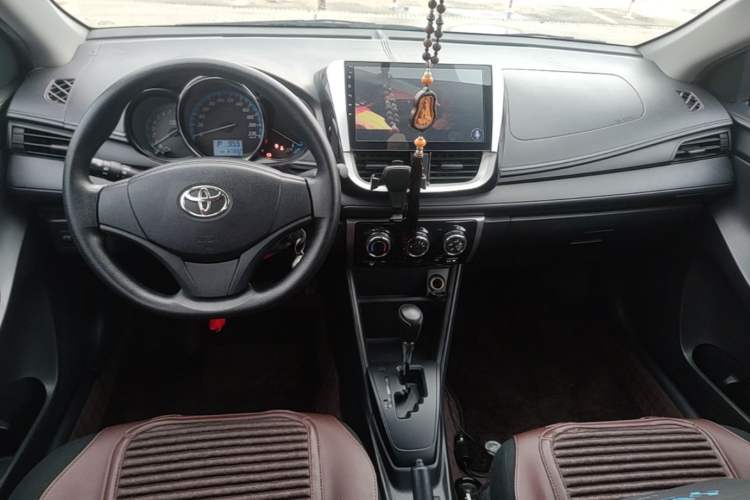 Used Toyota YARiS L Zhi Xiang 2017 1.5E CVT Dynamic Edition Center Console