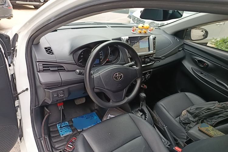 Used Toyota YARiS L Zhi Xiang 2017 1.5E CVT Dynamic Edition Center Console