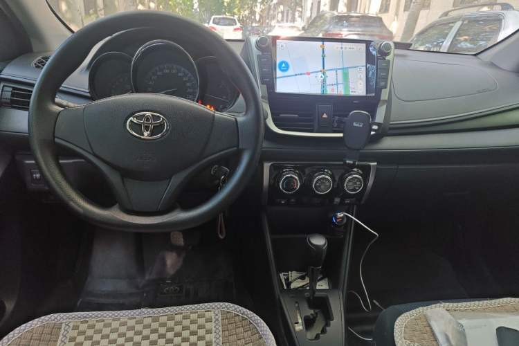 Used Toyota YARiS L Zhi Xiang 2017 1.5E CVT Dynamic Edition Center Console