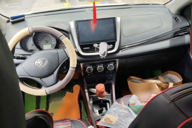 Used Toyota YARiS L Zhi Xiang 2017 1.5E CVT Dynamic Edition Center Console