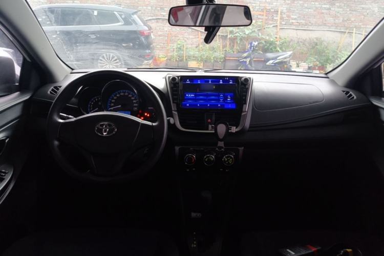 Used Toyota YARiS L Zhi Xiang 2017 1.5E CVT Dynamic Edition Center Console