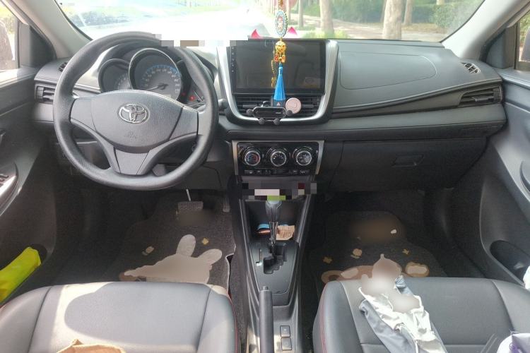 Used Toyota YARiS L Zhi Xiang 2017 1.5E CVT Dynamic Edition Center Console