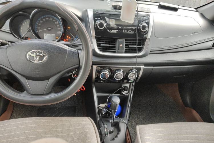 Used Toyota YARiS L Zhi Xiang 2017 1.5E CVT Dynamic Edition Center Console