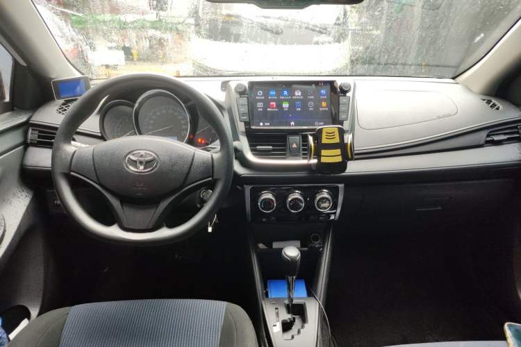 Used Toyota YARiS L Zhi Xiang 2017 1.5E CVT Dynamic Edition Center Console