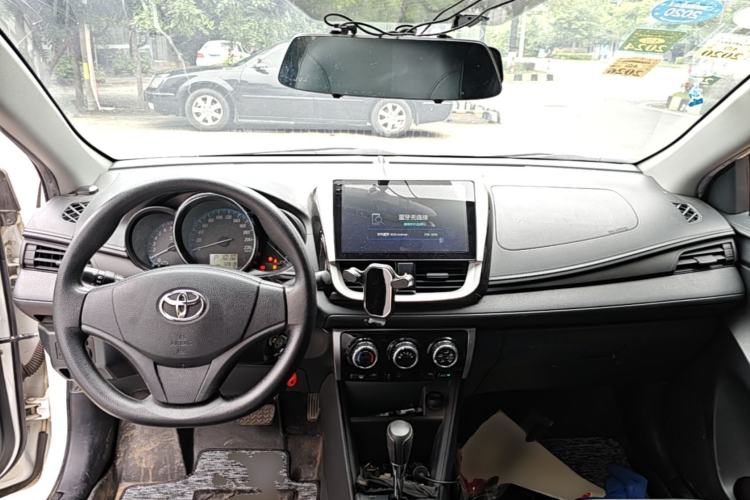Used Toyota YARiS L Zhi Xiang 2017 1.5E CVT Dynamic Edition Center Console