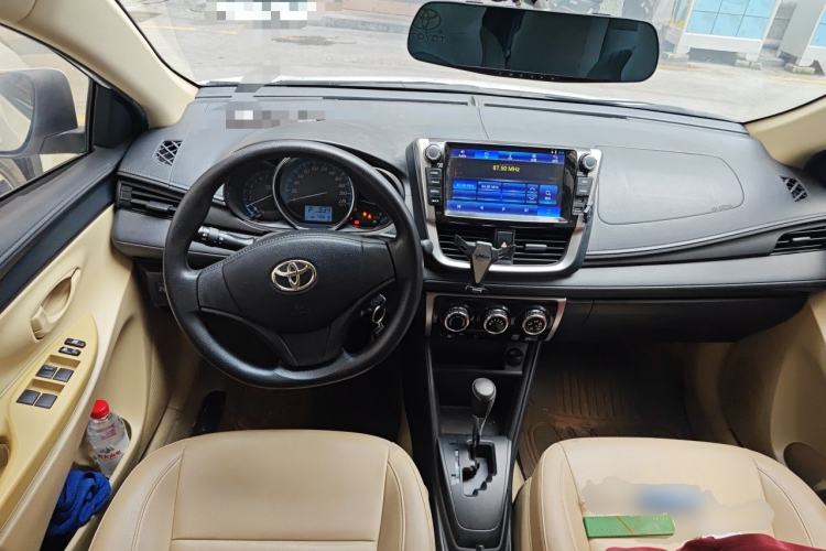 Used Toyota YARiS L Zhi Xiang 2017 1.5E CVT Dynamic Edition Center Console