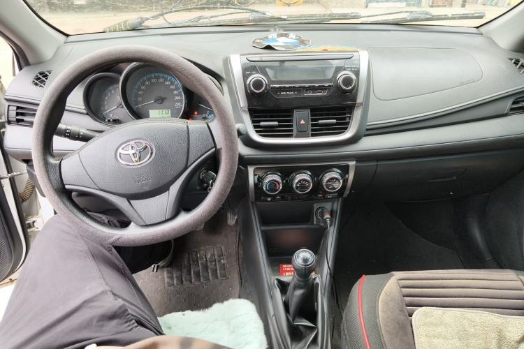 Used Toyota YARiS L Zhi Xiang 2017 1.3L Manual Dynamic Edition Center Console