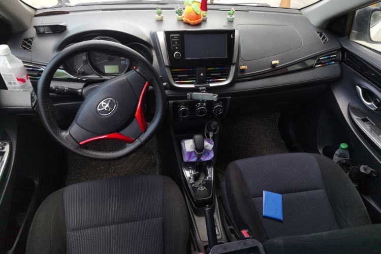Used Toyota YARiS L Zhi Xiang 2017 1.5E CVT Dynamic Edition Center Console
