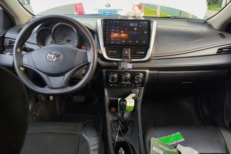 Used Toyota YARiS L Zhi Xiang 2017 1.5E CVT Dynamic Edition Center Console