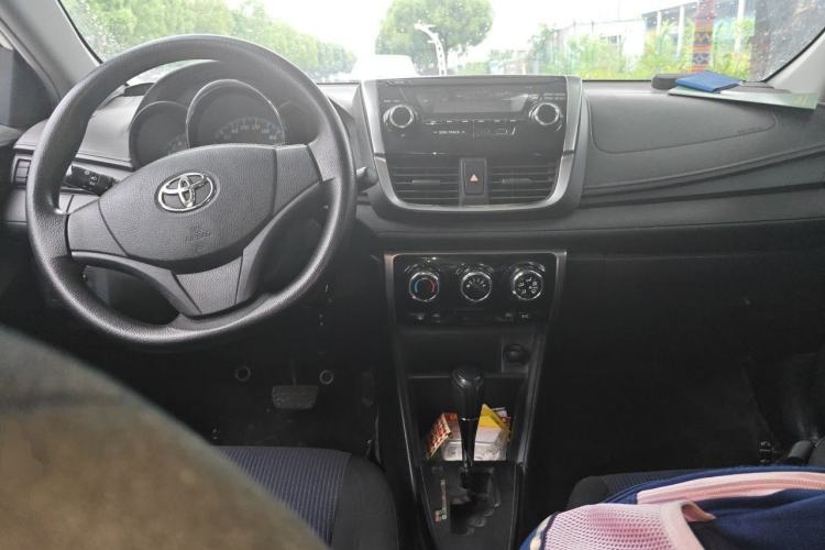 Used Toyota YARiS L Zhi Xiang 2017 1.5E CVT Dynamic Edition Center Console