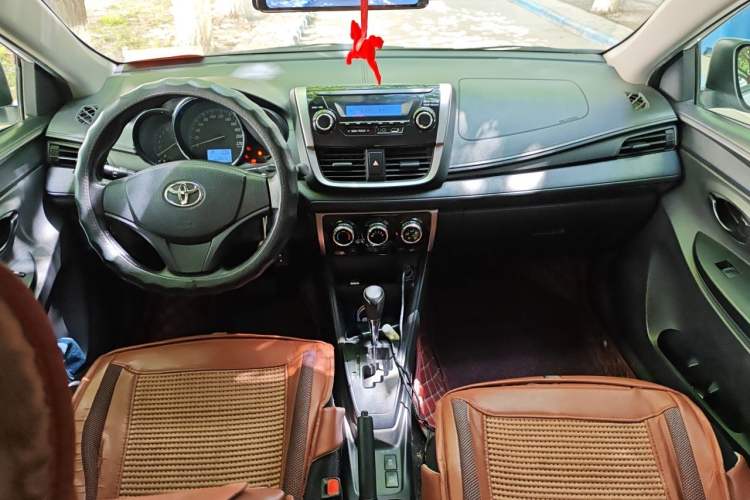 Used Toyota YARiS L Zhi Xiang 2017 1.5G CVT Xuan Dong Edition Center Console