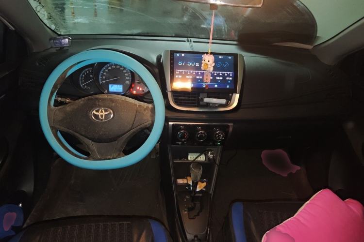 Used Toyota YARiS L Zhi Xiang 2017 1.5E CVT Dynamic Edition Center Console