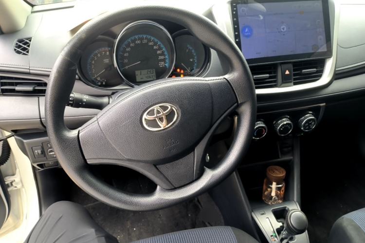 Used Toyota YARiS L Zhi Xiang 2017 1.5E CVT Dynamic Edition Center Console